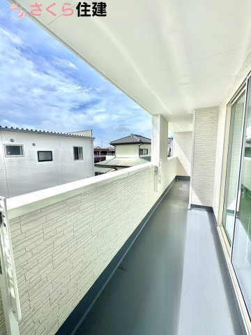 Heartful-Town 　栃木市本町１期　２号棟のバルコニー|急な雨でも安心なインナーバルコニー♪家族全員分の布団もゆったり並べられるます♪
