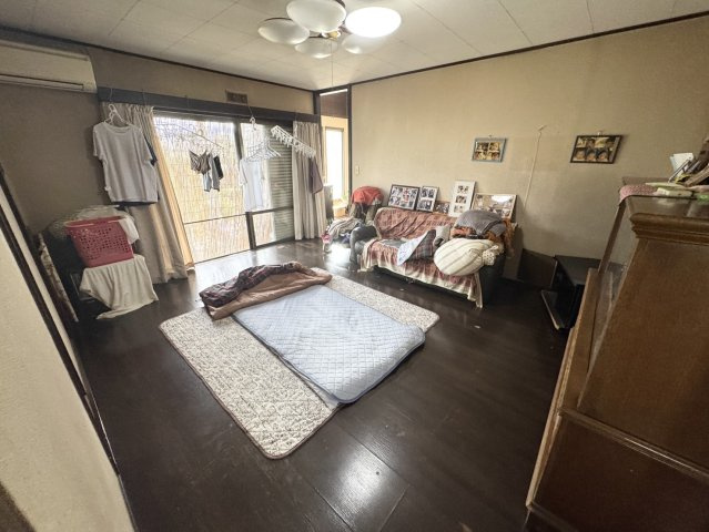 広々とした豪華な戸建て♪広大な土地　越生町上野の居間・リビング|ゆったり過ごせる居間です