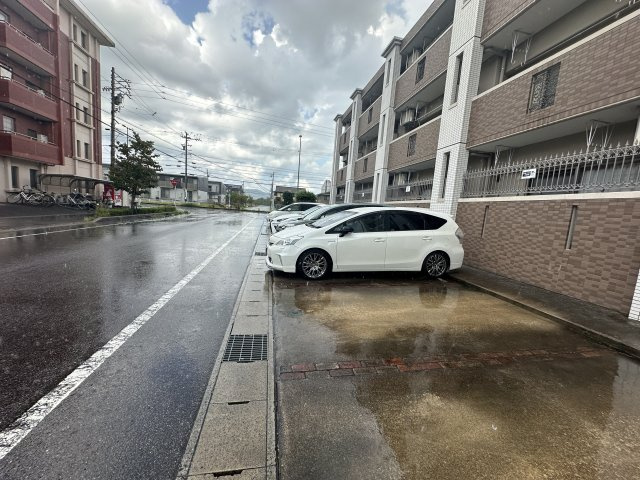 Bel Fiore Mの駐車場