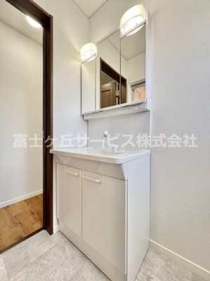 【独立洗面台】 | 三島市徳倉 中古戸建て | 独立洗面台、朝の身支度には欠かせません