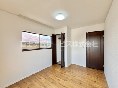 【洋室】 | 三島市徳倉 中古戸建て | 約5.5帖の洋室です