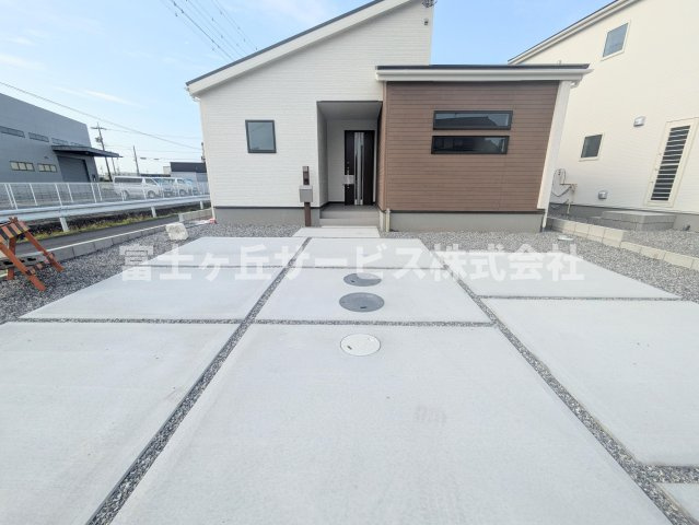 【駐車場】 | 浜松市中央区白鳥町 新築一戸建て 3号棟 | ３台駐車可能です
