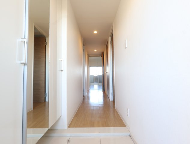 アルファスマート東福原の玄関