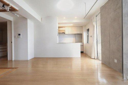 アルファスマート東福原の居間・リビング|15.8帖のLDK