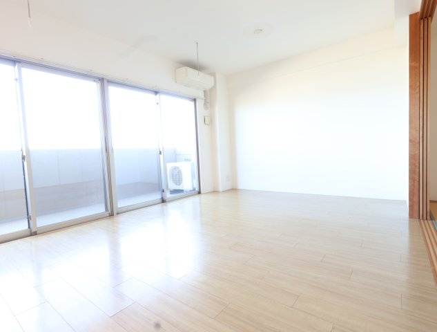 アルファスマート東福原の居間・リビング|15.8帖のLDK