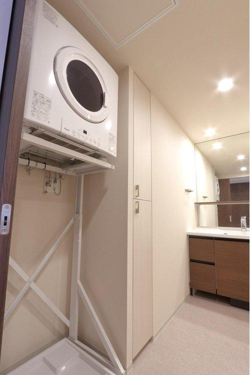 アルビオ・ガーデン南吉方の洗面所|洗濯機置き場にはガス衣類乾燥機「乾太くん」設置。
