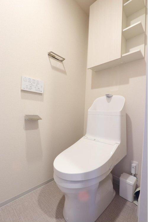 アルビオ・ガーデン南吉方のトイレ|収納棚と手洗いが付いています！