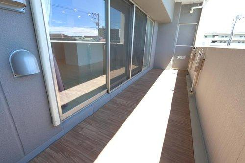 アルビオ・ガーデン南吉方のバルコニー|開放的で明るい空間を演出してくれるバルコニーです