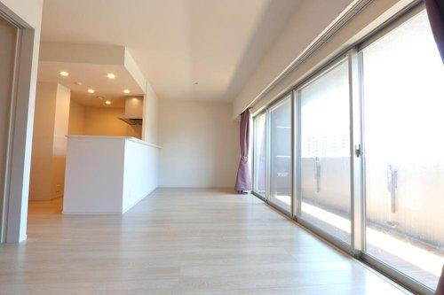 アルビオ・ガーデン南吉方の居間・リビング|16.6帖のLDK！陽当たり良好！