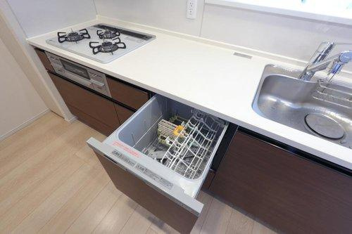 アルビオ・ガーデン南吉方のキッチン|ガラストップのSiセンサーコンロ、食洗器付きなので家事の時間短縮に繋がります！