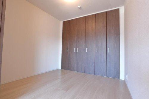 アルビオ・ガーデン南吉方のその他|4.5帖洋室　リビング横にある洋室です。