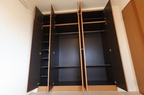 サーパス旗ヶ崎の収納|洋室