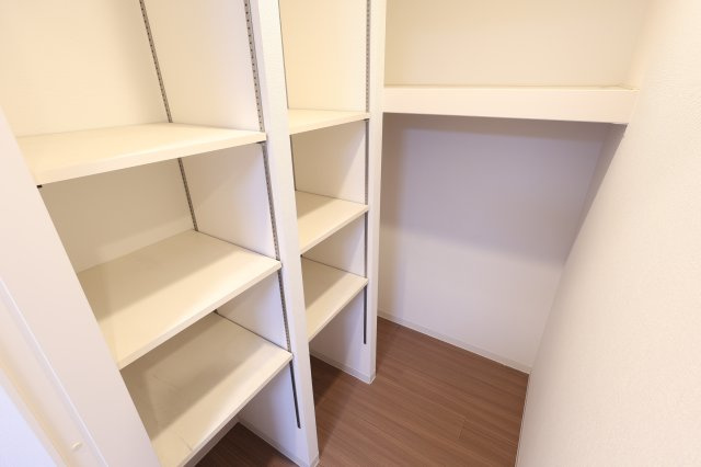 アルファスマート観音寺新町の収納|可動棚付きのウォークインクローゼット！
