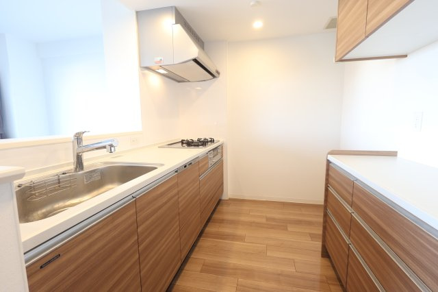 アルファスマート観音寺新町のキッチン|キッチンと合わせたキッチンボート付き！