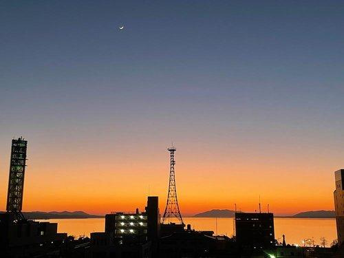 アルファステイツ天神町の展望|【売主様撮影写真】バルコニーから見た夕日