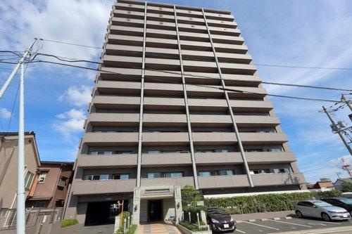 フローレンス今市町グランドアークの外観|14階・角部屋・2面バルコニー
室内は約112.47㎡の3SLDK。広さ、部屋数の欲しい方にオススメ！
マンション周辺には、保育園や公園や市役所もあるので子育て環境に良い物件です！