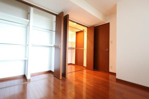 アルファステイツ東福原の収納|洋室6帖　クローゼット