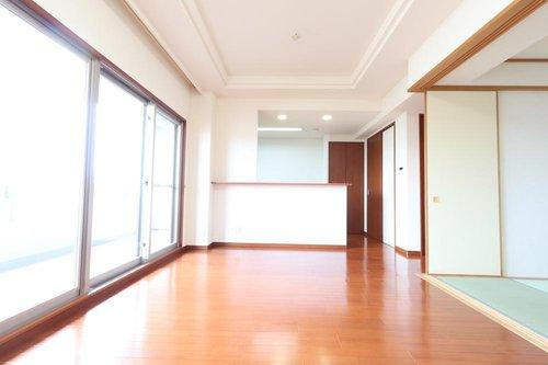 アルファステイツ東福原の居間・リビング|15帖のLDK