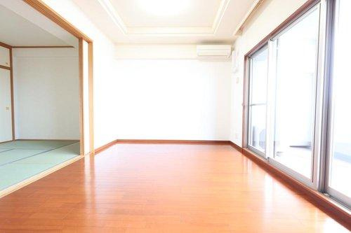 アルファステイツ東福原の居間・リビング|15帖のLDK