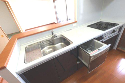 アルファステイツ東福原のキッチン|食洗器付きのキッチン！家事の時間短縮に繋がります！