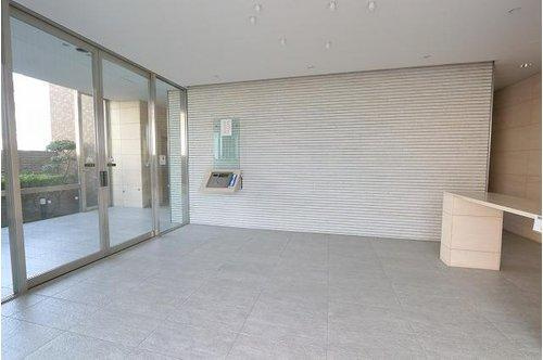 サーパス天神町のエントランス