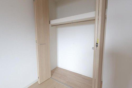 アルファスマート西福原けやき通りの収納|洋室5.2帖
クローゼット！