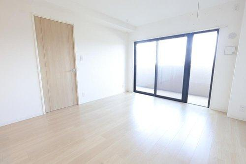 アルファスマート西福原けやき通りの居間・リビング|13.8帖のLDK！