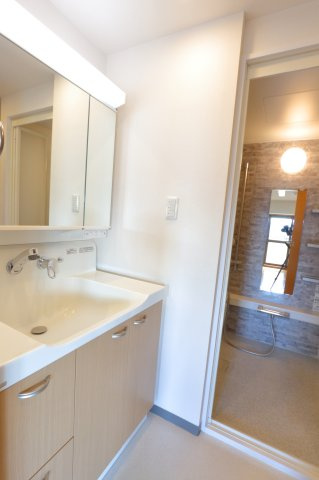 サーパス美保公園の独立洗面台|使いやすい独立洗面台です