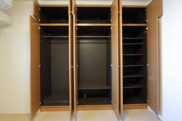 サーパス美保公園の収納|洋室6帖　収納