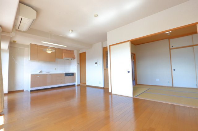 サーパス美保公園の居間・リビング|16帖のLDK