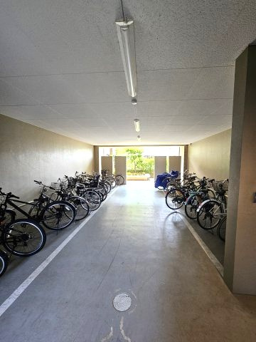 【中古マンション】サーパス青葉町の駐輪場