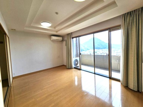 【中古マンション】サーパス青葉町の居間・リビング