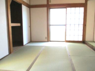 岩出市　新田広芝　の和室|障子から柔らかな光が入る和室。落ち着いた雰囲気で来客用やご家族の憩いの場に最適です。