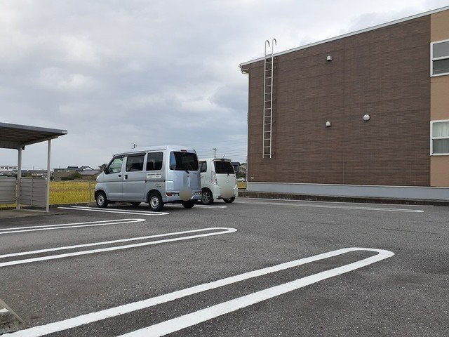 サンリット立山の駐車場|カースペースがあります