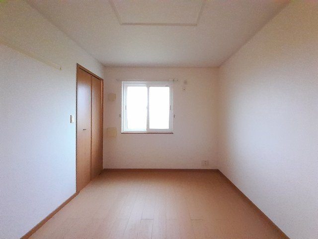 サンリット立山の内装|明るい色調の室内です