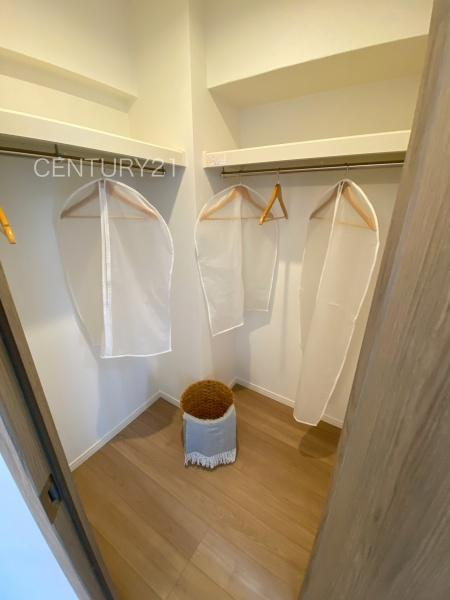 シンフォニア高崎城址の収納|ハンガーパイプ付きクローゼットです。