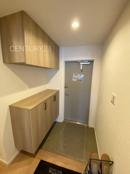 シンフォニア高崎城址の玄関|シューズボックス付きの玄関です。
上部も収納付きで多くの収納が可能です。