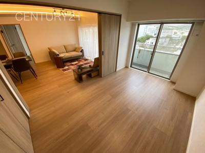 【洋室】 | シンフォニア高崎城址 | LDKと続き間で開放感があります。
引き戸で簡単に仕切れますので状況に合わせた使い方ができます。