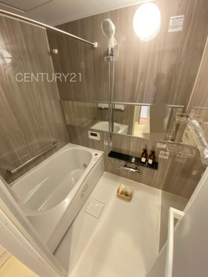 【浴室】 | エクレール高崎 | 浴室乾燥機付きで天候が悪い日でも手軽に衣類を乾燥させることができます。