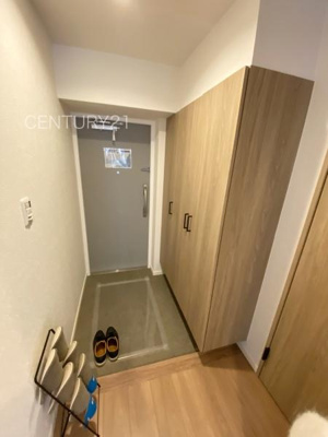 【玄関】 | エクレール高崎 | シューズボックス付きの玄関です。
上部も収納付きで多くの収納が可能です。