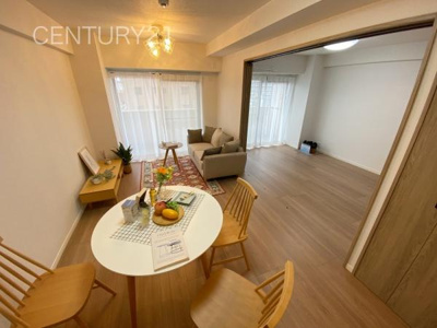 【居間・リビング】 | エクレール高崎 | 大きいソファーがおける広々リビング