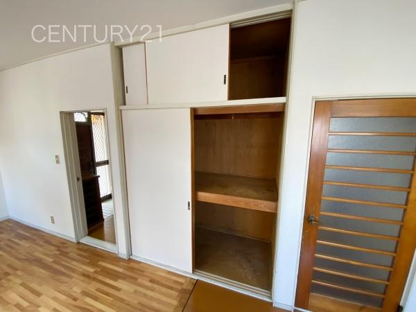 前橋市稲荷新田町中古一戸建ての収納|使い勝手の良いリビング収納です。