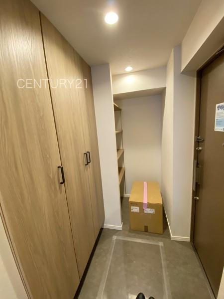 シーズガーデン桐生本町の玄関|シューズボックス付きの玄関です。
上部も収納付きで多くの収納が可能です。