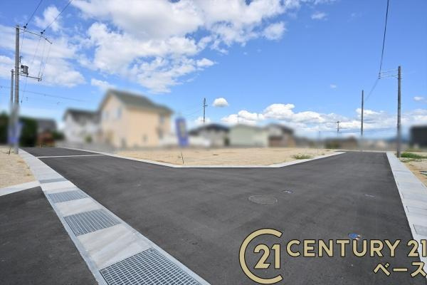 葛城市東室の売地の前面道路含む現地写真|■現地撮影写真■緑豊かな気持ちの良い住環境！