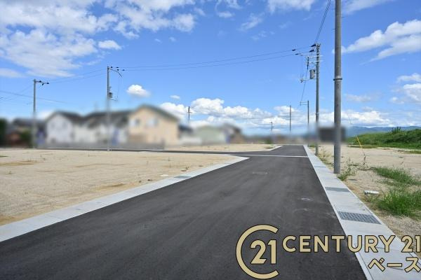 葛城市東室の売地の前面道路含む現地写真|■現地撮影写真■お気軽にお問い合わせくださいませ！