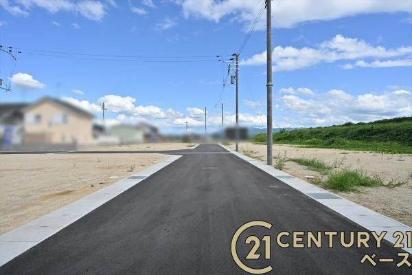 葛城市東室の売地の前面道路含む現地写真|■現地撮影写真■お気軽にお問い合わせくださいませ！