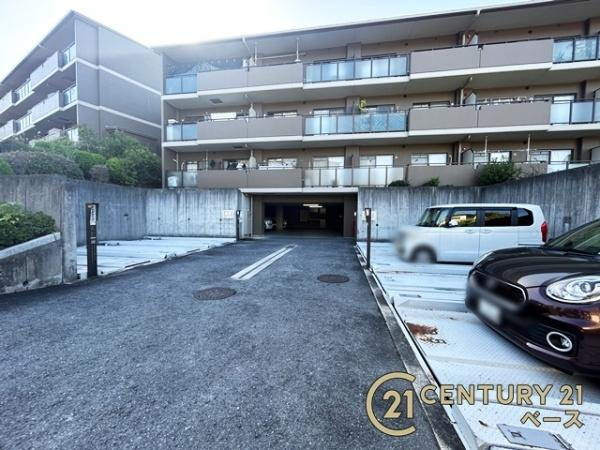 セントポリア生駒Ｂ棟の駐車場|■現地撮影写真■こちらは駐車スペースでございます！
