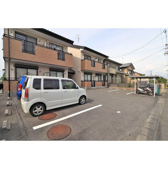 羽島市福寿町間島３丁目のアパートの駐車場