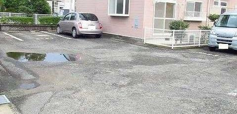 エスポワールＢの駐車場