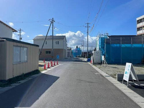 東根市六田第2【新築建売住宅】1号棟の前面道路含む現地写真|前面道路